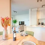 Apartment Sunny Seaview Sanctuary In W Parking